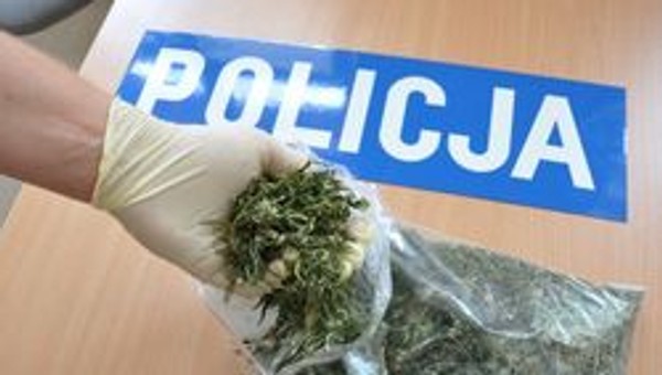 Ukradli kilkaset litrów paliwa ze zbiorników w samochodach
