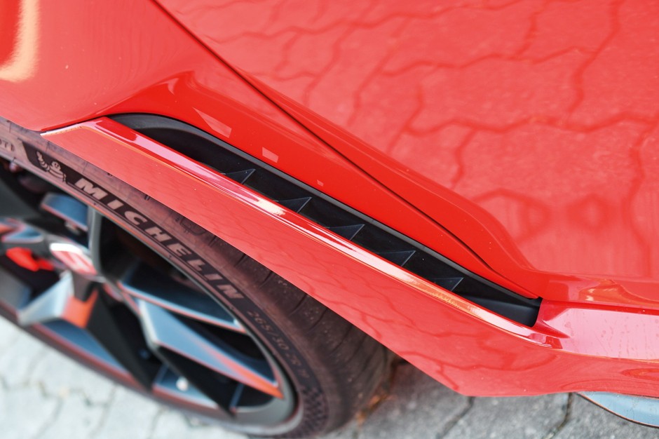 Honda Civic Type R kontra Volkswagen Golf R Performance