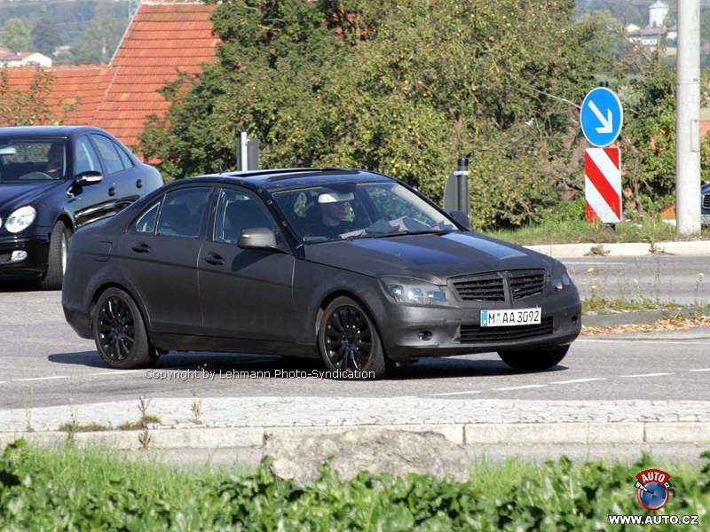 Zdjęcia szpiegowskie: nowy Mercedes klasy C bez kamuflażu