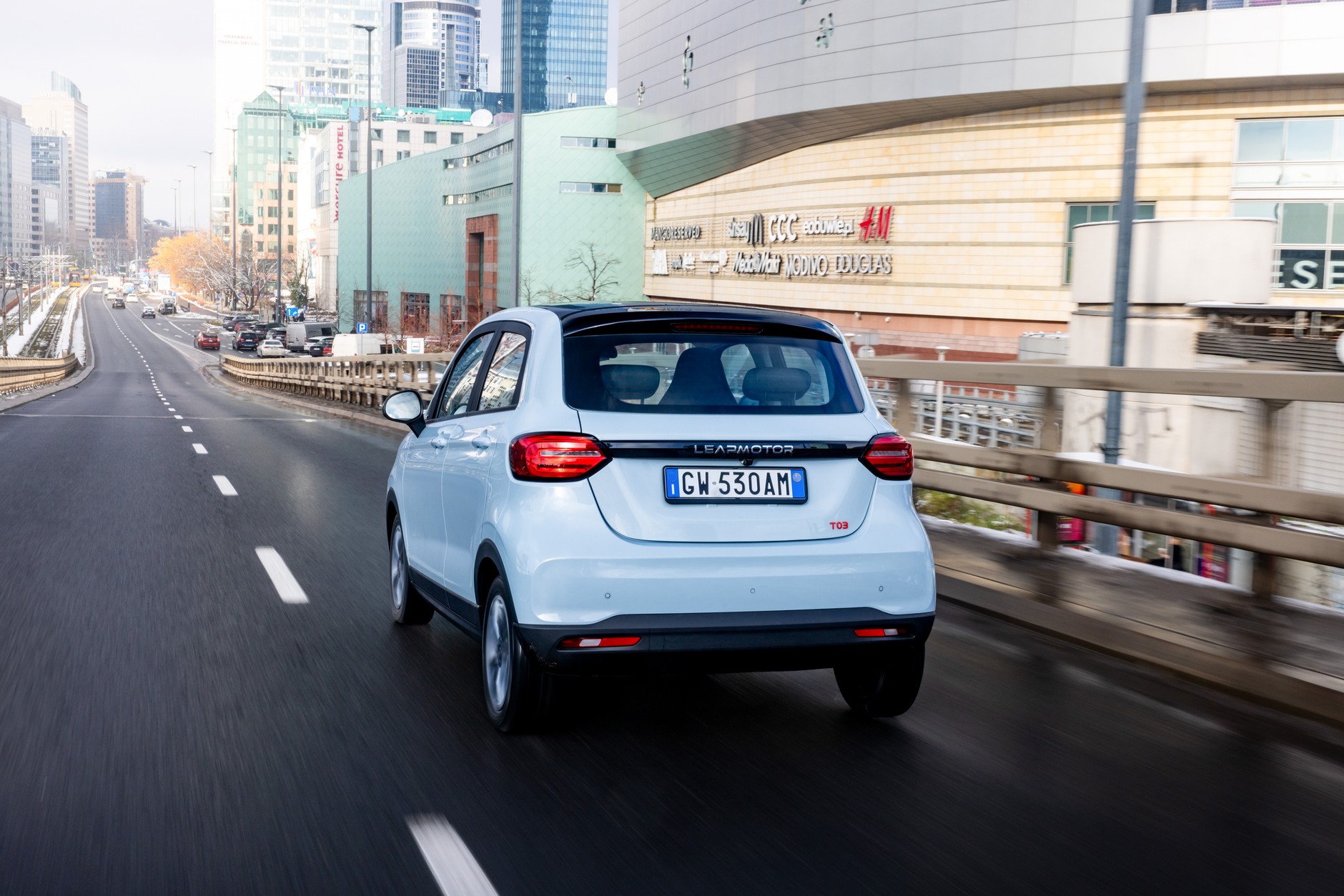 Leapmotor T03 to jeden z najtańszych aut na rynku. Nie spełnia jednak wymagania europejskości i ceny