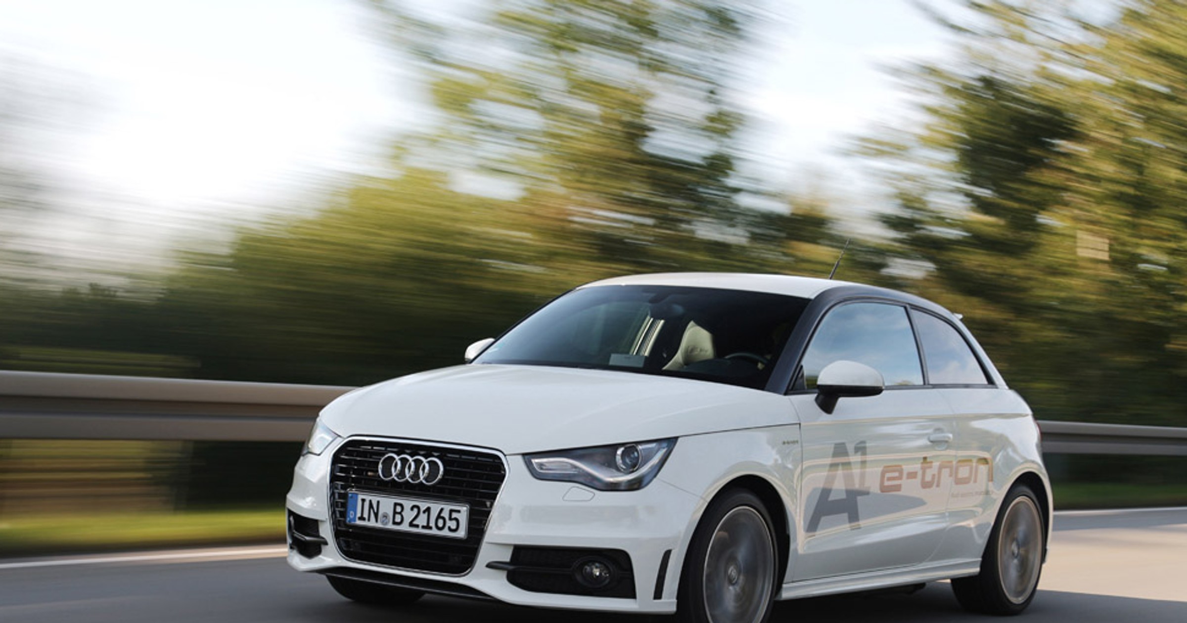 Jak jeździ A1 e-tron? Podróż w czasie z Audi