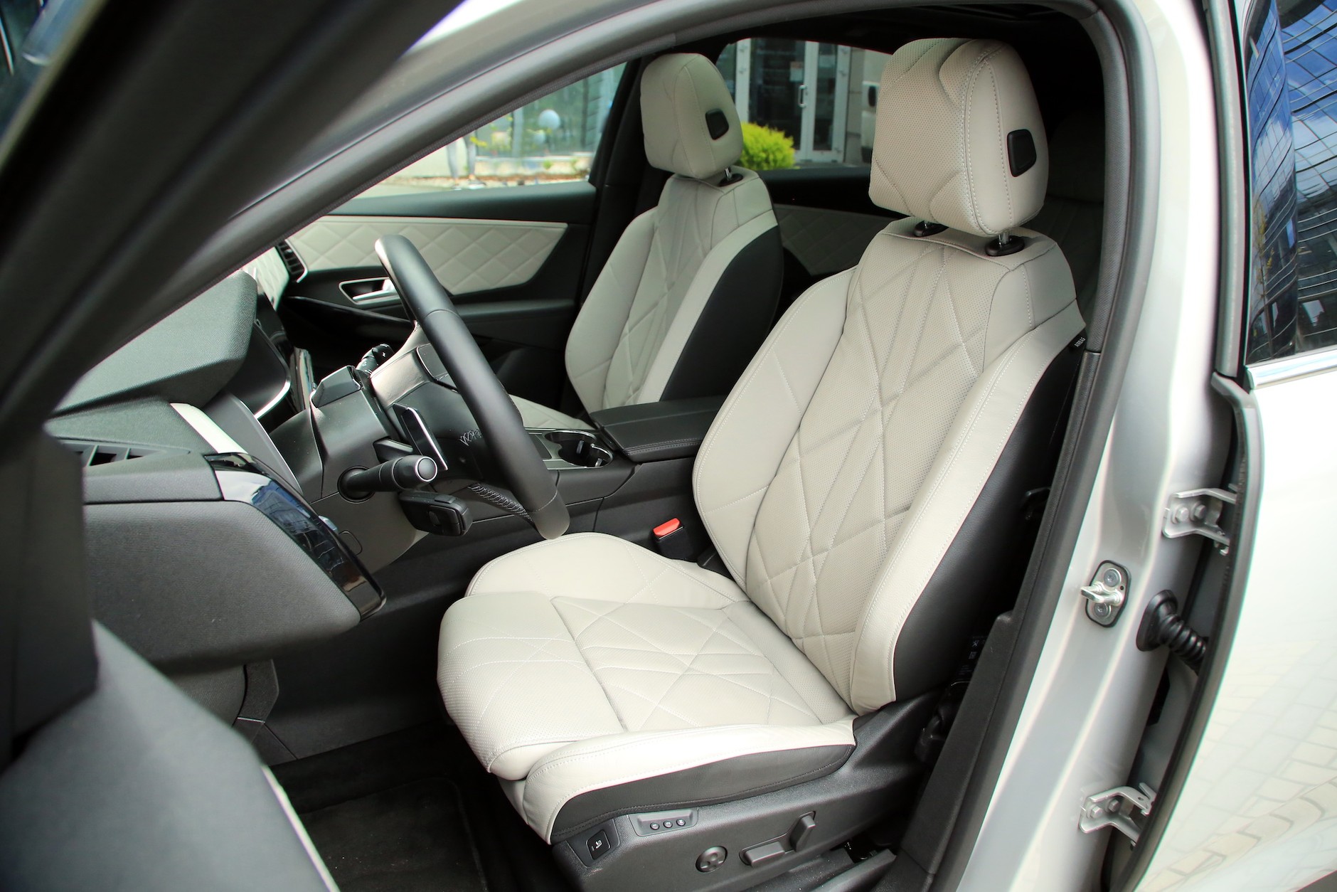 DS 7 Crossback E-Tense 4x4 – hybryda dla indywidualistów