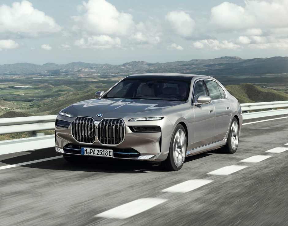 BMW i7