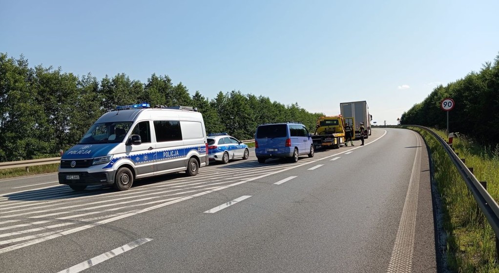 Jeden kierowca był pijany. Przyjechał po niego znajomy, również pijany