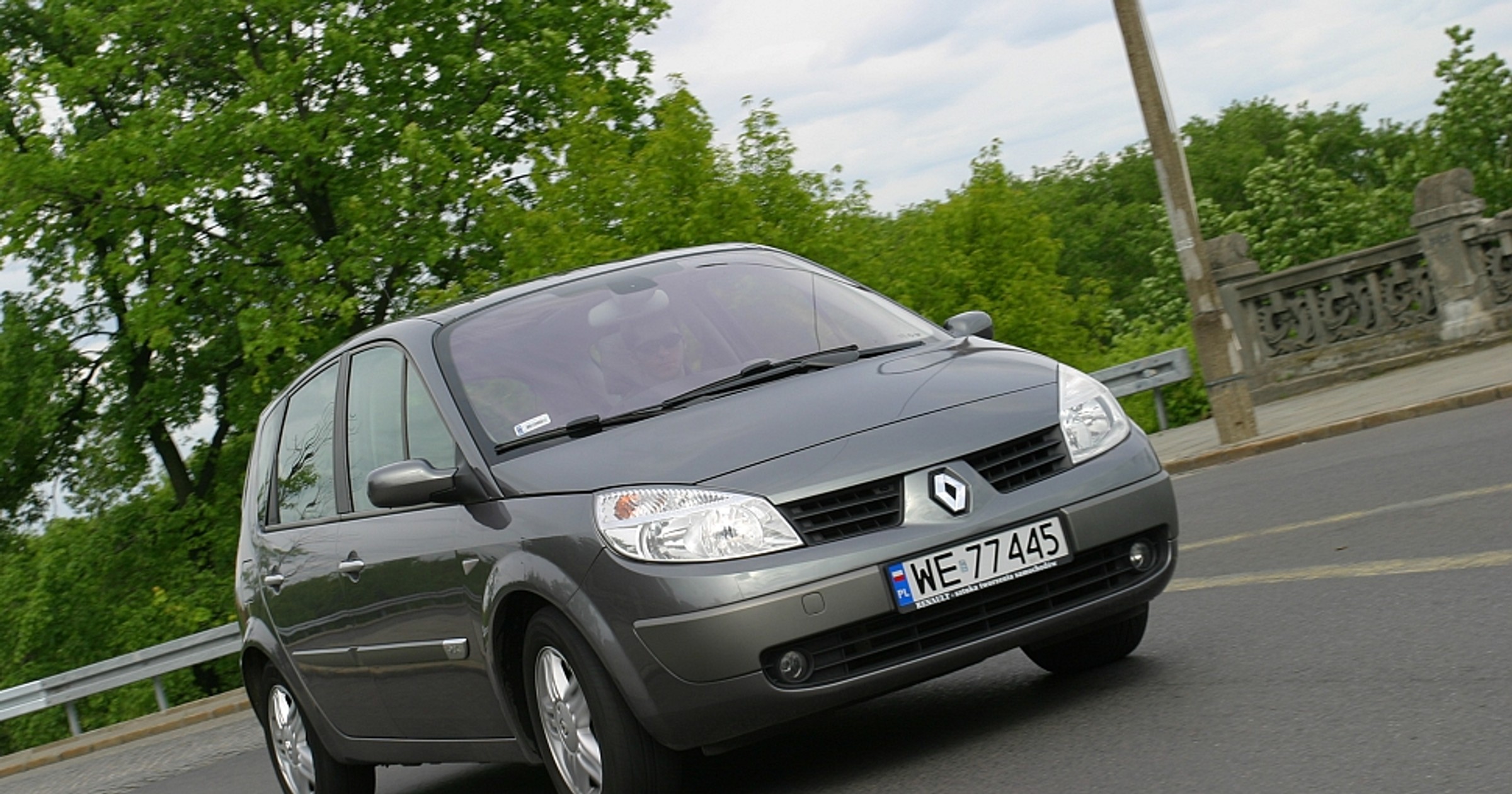 UOKiK ostrzega: Renault Scenic II - Hamuje sam!