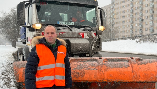 Godzina na wyjazd i rozpoczęcie pracy. Jeździłem z kierowcą pługa. Tak wygląda odśnieżanie dróg