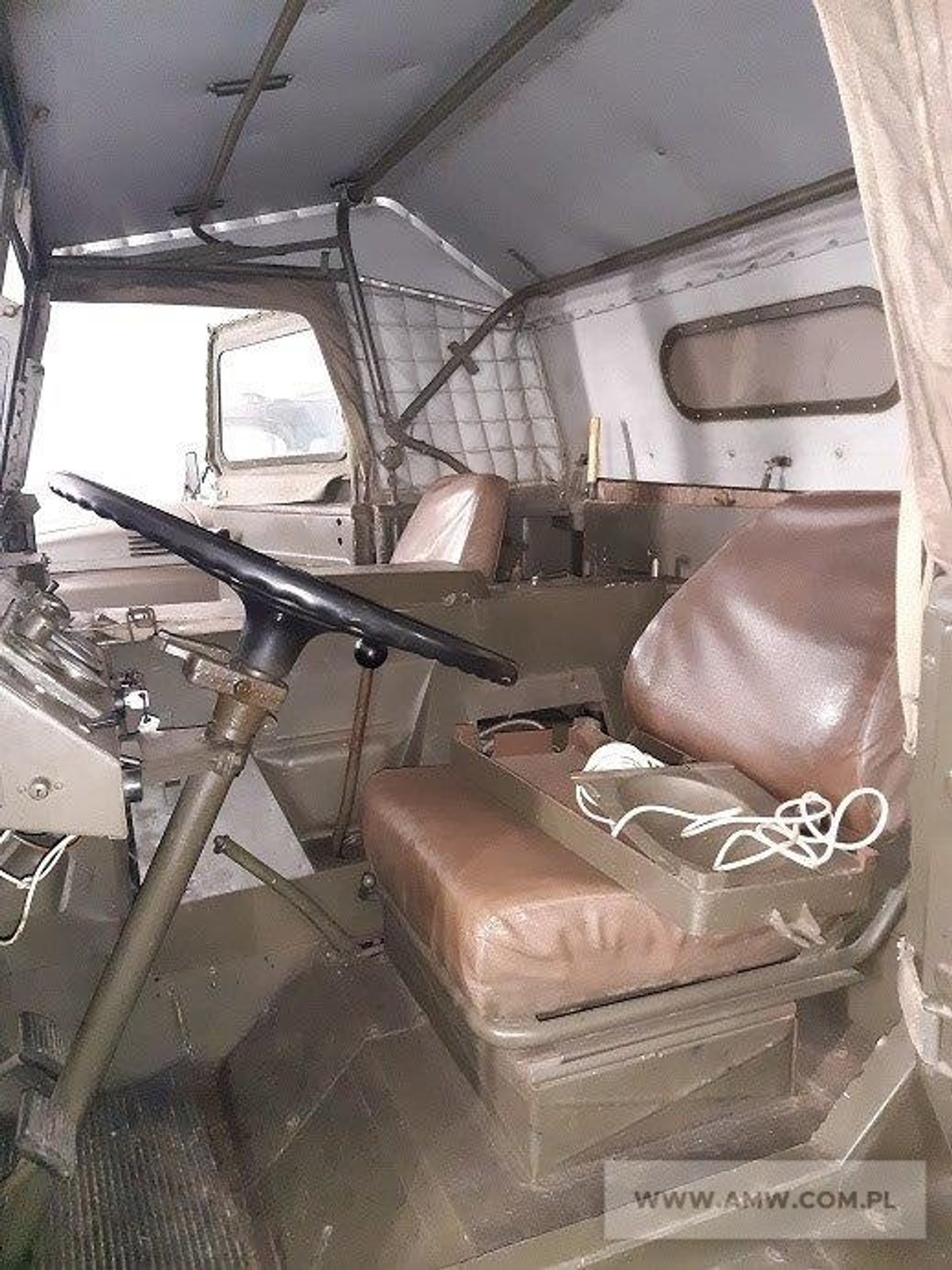 Wnętrze kabiny Stara 660 w wersji sanitarnej.