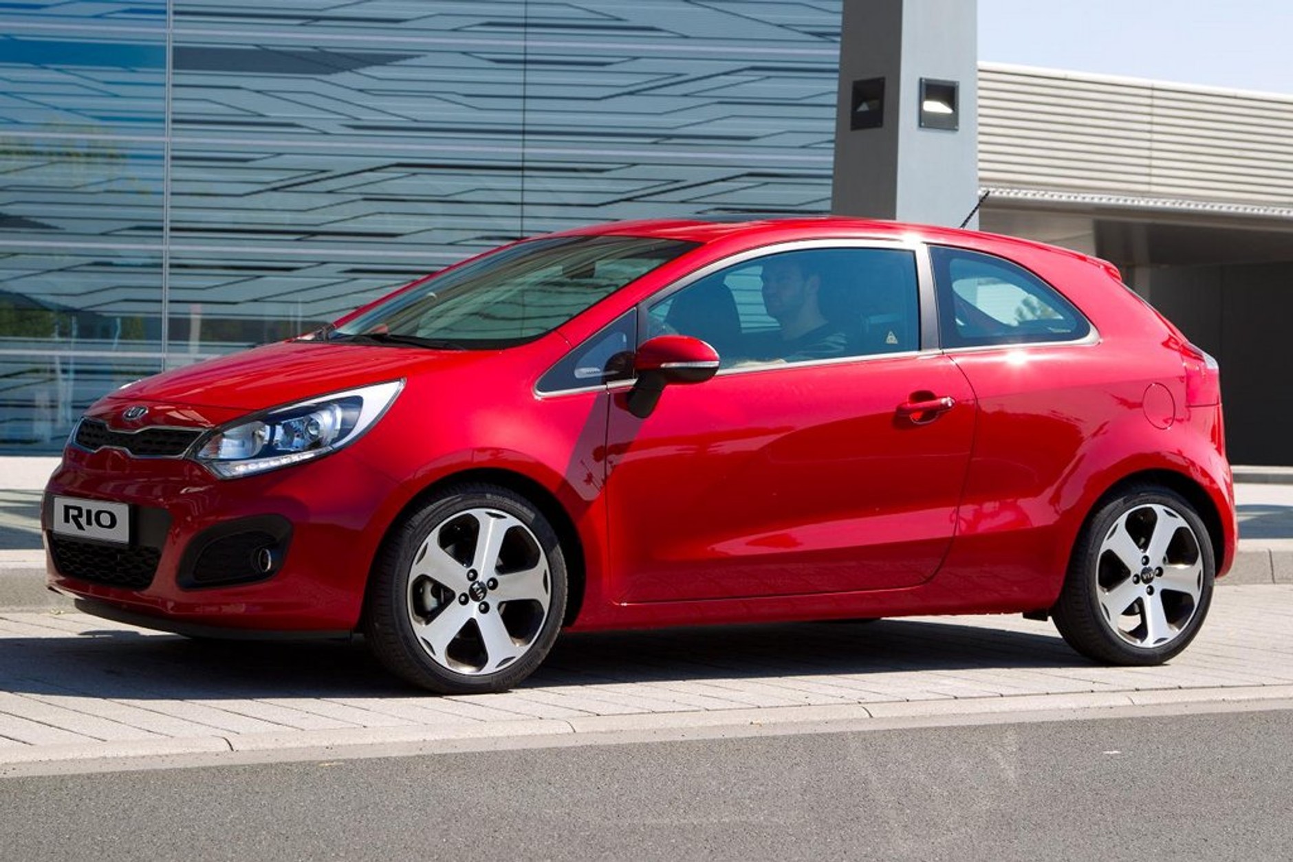 Nowości Kii: Soul po liftingu i trzydrzwiowe Rio