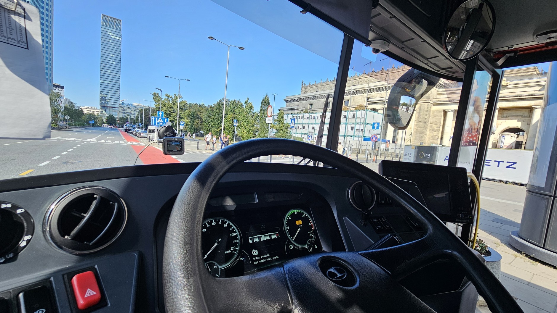 Kierowca autobusu miejskiego o swojej pracy