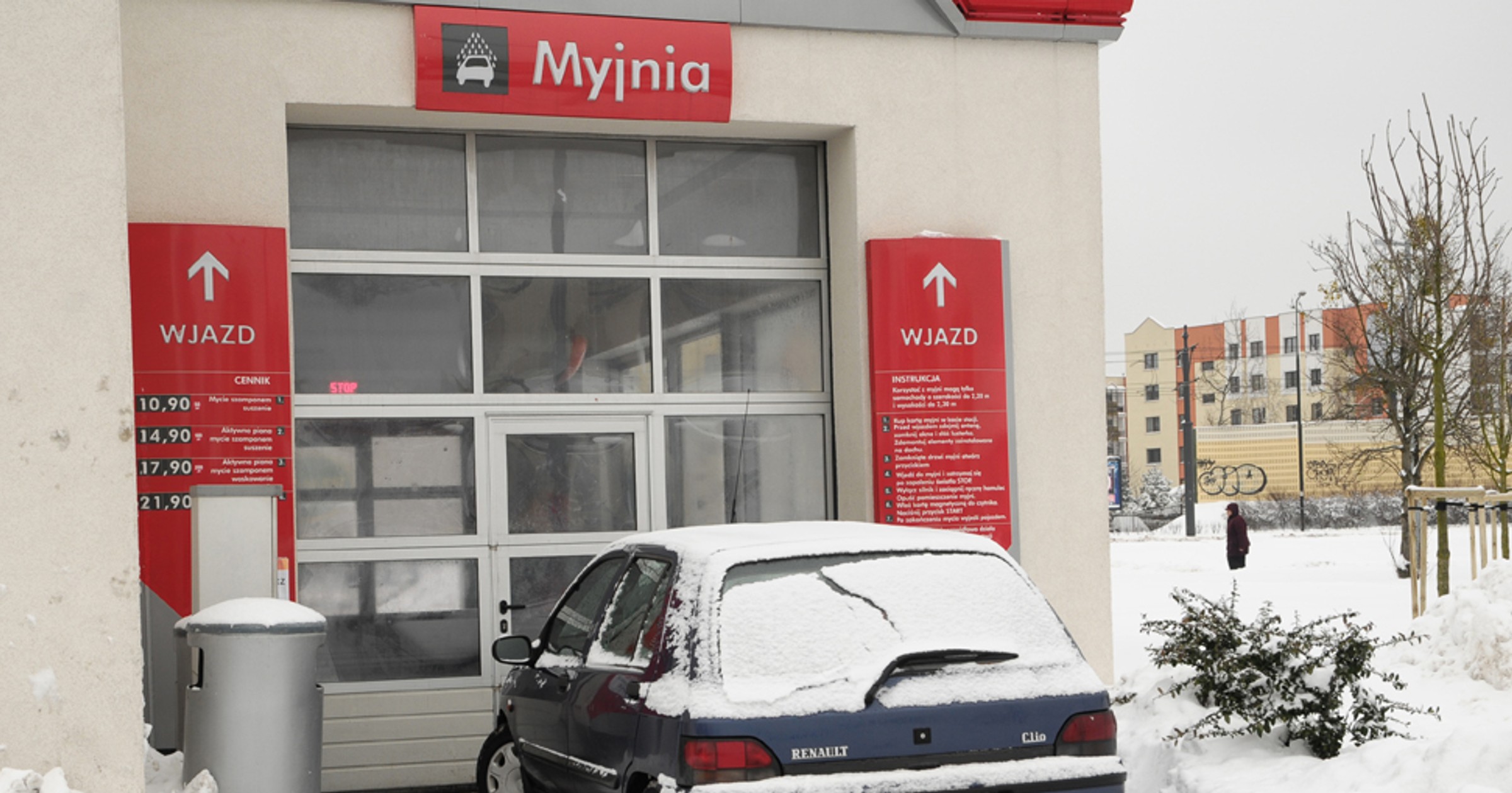 Zobacz jak zimą dobrze umyć samochód