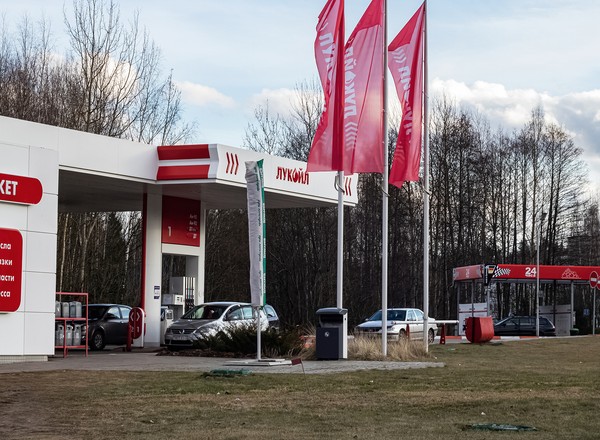 Mniej niż 2 złote za litr benzyny? Tak, ale czy na pewno chciałbyś tam jechać?
