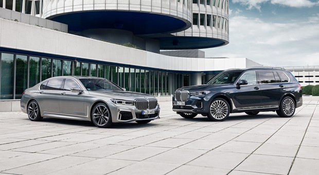 BMW X7 kontra BMW serii 7. Pojedynek na szczycie