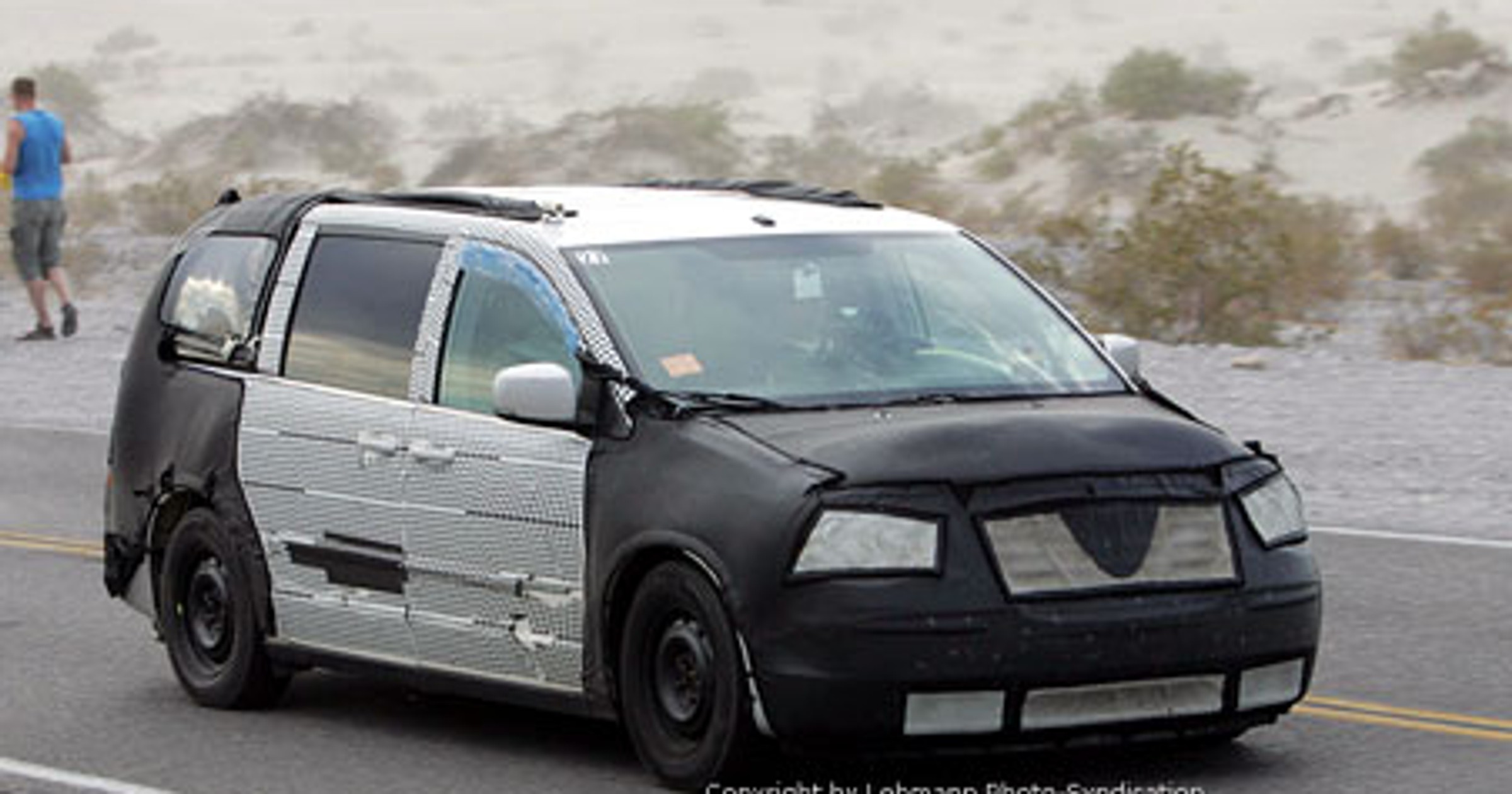 Zdjęcia szpiegowskie: nowy Chrysler Town&Country (Voyager)