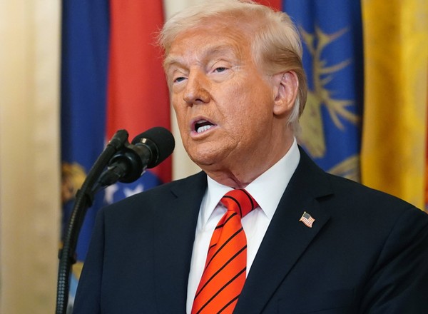 Donald Trump wprowadza cła na samochody i silniki z Europy. Aż 25 proc.