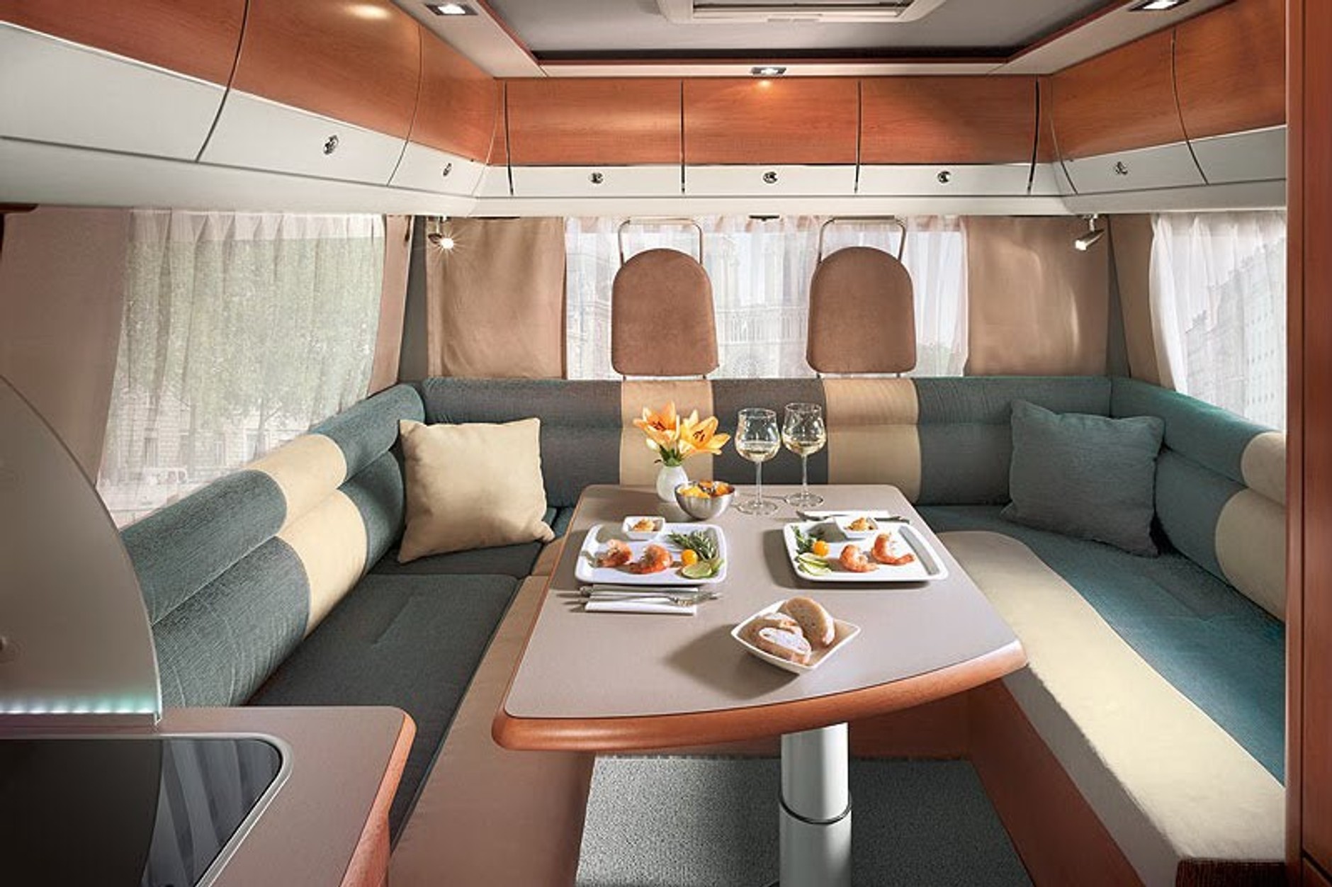 Volkswagen T5: kamper z firmy Karmann-Mobil