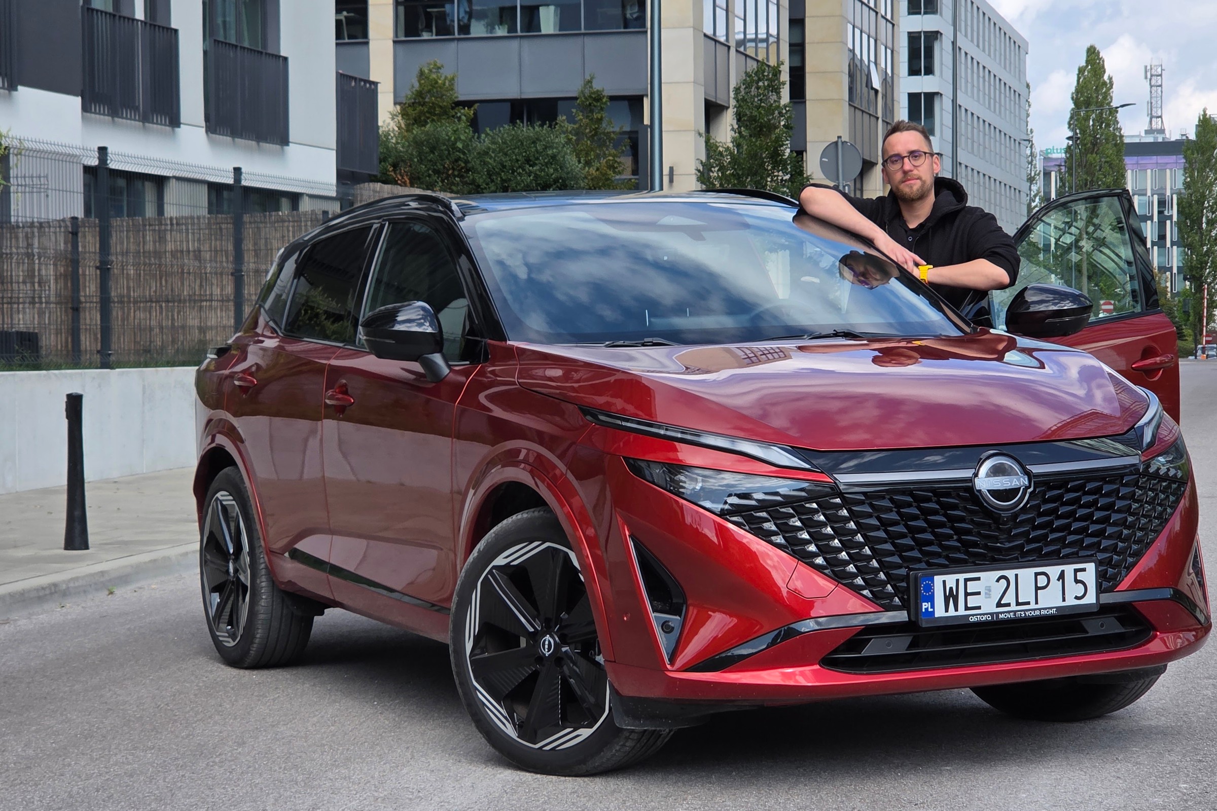 Przez 700 km próbowałem wyjeździć benzynę w hybrydowym SUV-ie Nissana. Nie udało mi się
