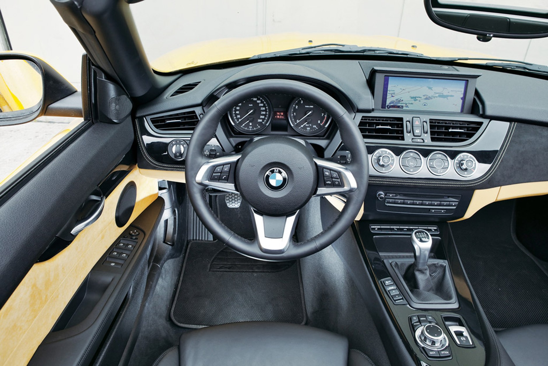 Mercedes SLK kontra BMW Z4 i Audi TT Roadster: sprawdziliśmy, czy ten Mercedes nadal budzi emocje?