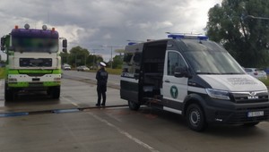ITD kazała natychmiast przeładować ciężarówkę. Szamba były o wiele za ciężkie