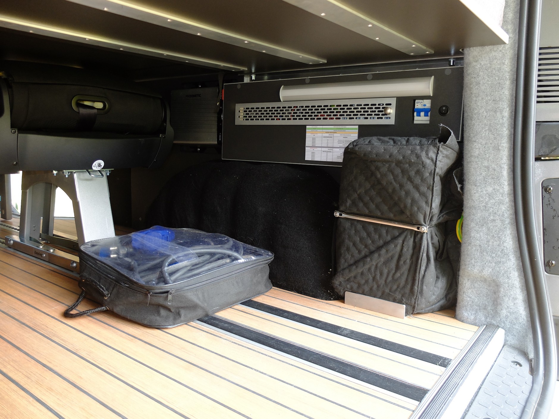 Renault Trafic z zabudową Wavecamper (2021)