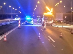 Kierowca jechał wężykiem. Inny, aby go zatrzymać, zastosował "filmowy" trik