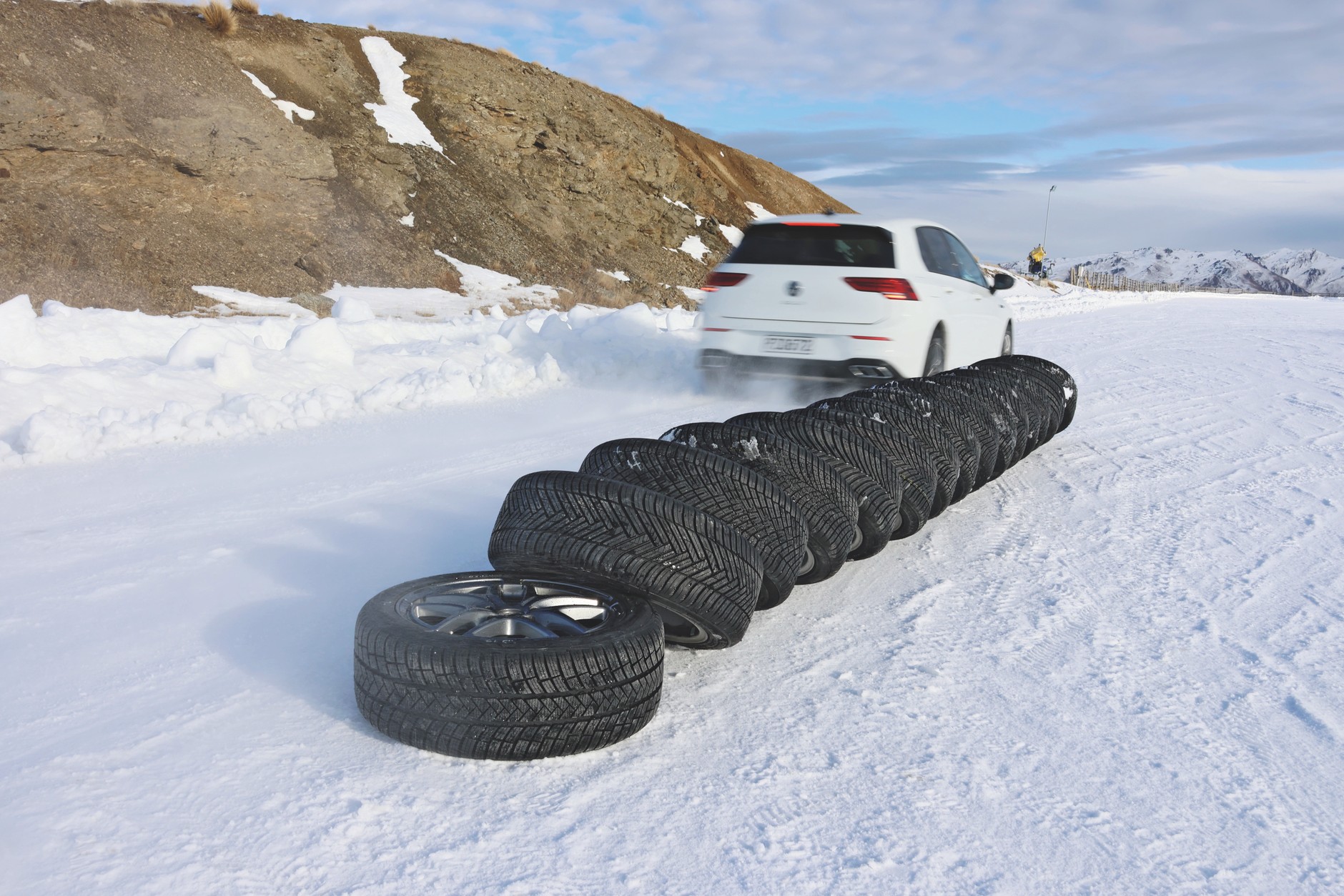 Z 35 modeli opon całorocznych do finału wybraliśmy 16 najlepszych.