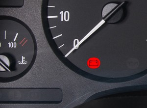 Kontrolka akumulatora – nie każdy wie, o czym ona mówi, a to bardzo ważne