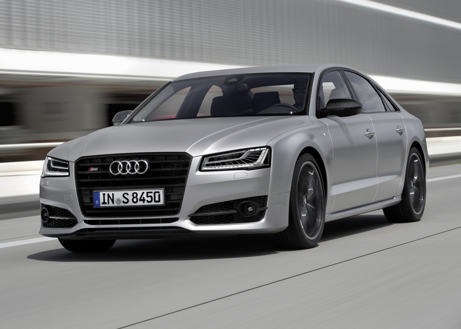 Audi S8 plus ma moc 605 KM i osiąga 305 km/h