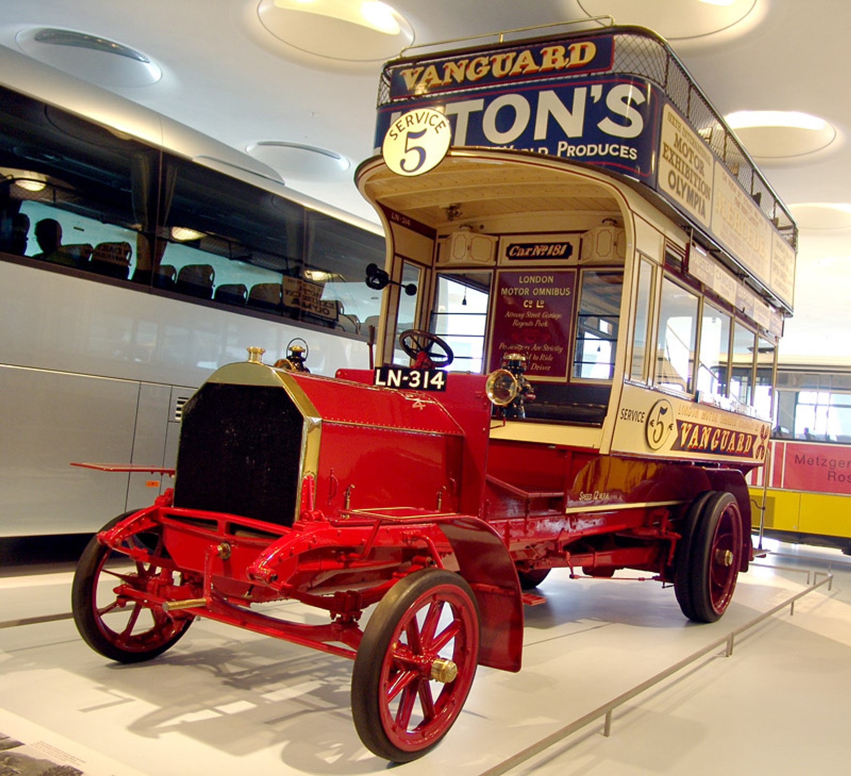 Mercedes-Benz Muzeum: 120 lat historii na 9 piętrach - 1. część (galeria)