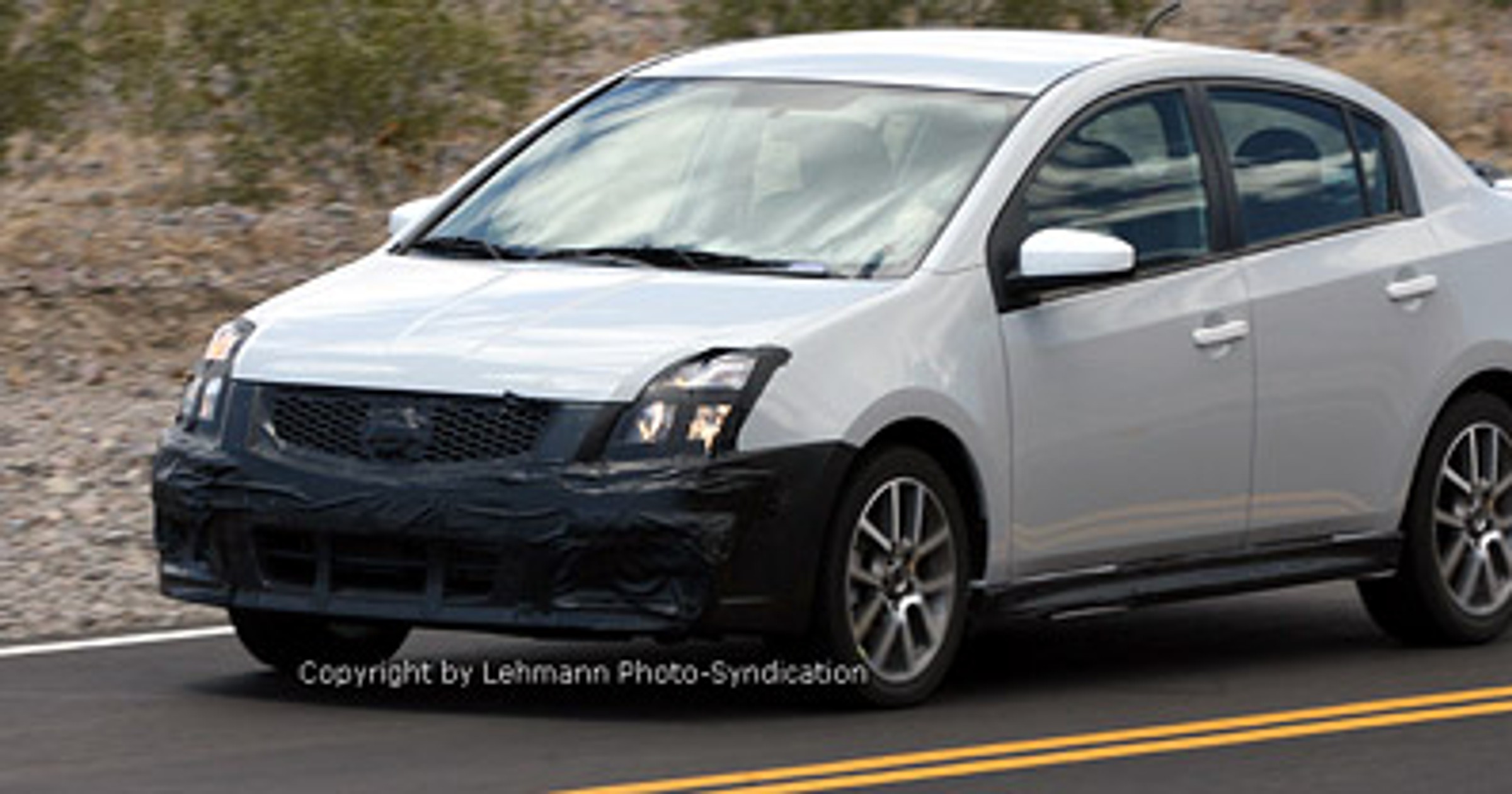 Spy Photos: Nissan Sentra SE-R