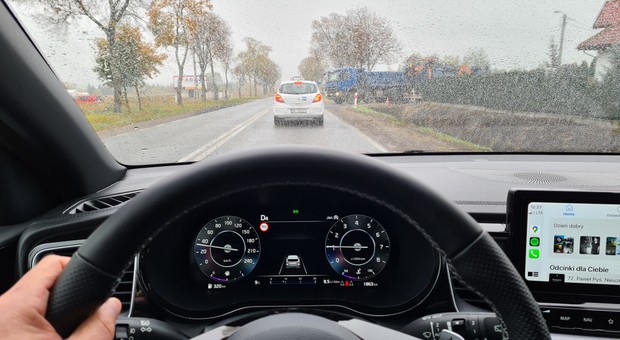 Im gorsza pogoda tym słabsi asystenci kierowcy