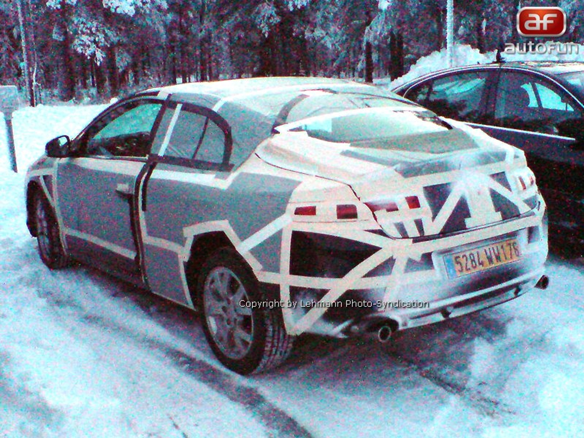 Zdjęcia szpiegowskie: Renault Laguna Coupé – zimowe spotkanie
