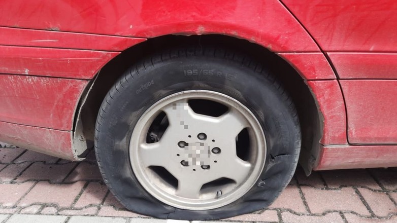 49-latka jechała pod prąd, z przebitym kołem i miała ponad 3 promile alkoholu w organizmie