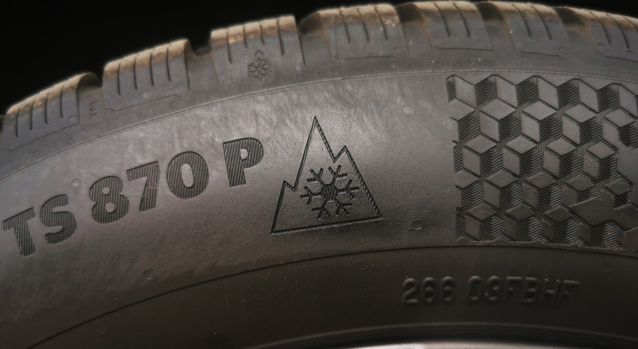 Mandat za opony M+S? Tak, bo musi być coś jeszcze. Takie muszą być opony zimowe