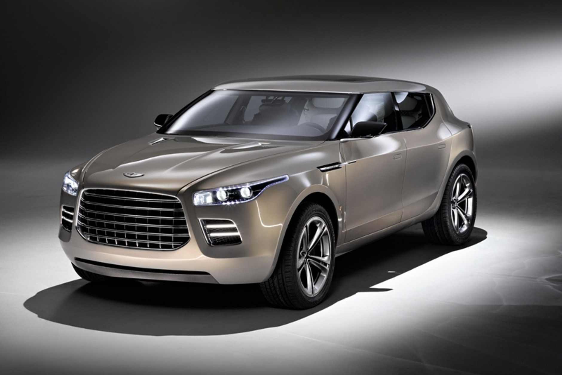Aston Martin Lagonda – zaprojektowały go babcie