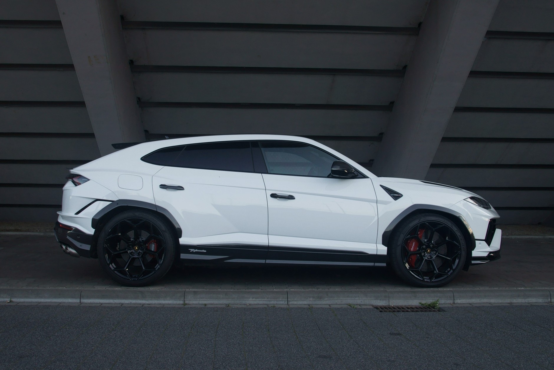 Lamborghini Urus Performante. 666-konny potwór na szczudłach
