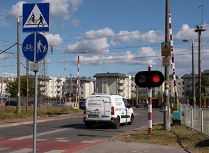 Żółte kamery łupią kierowców także na przejazdach kolejowych