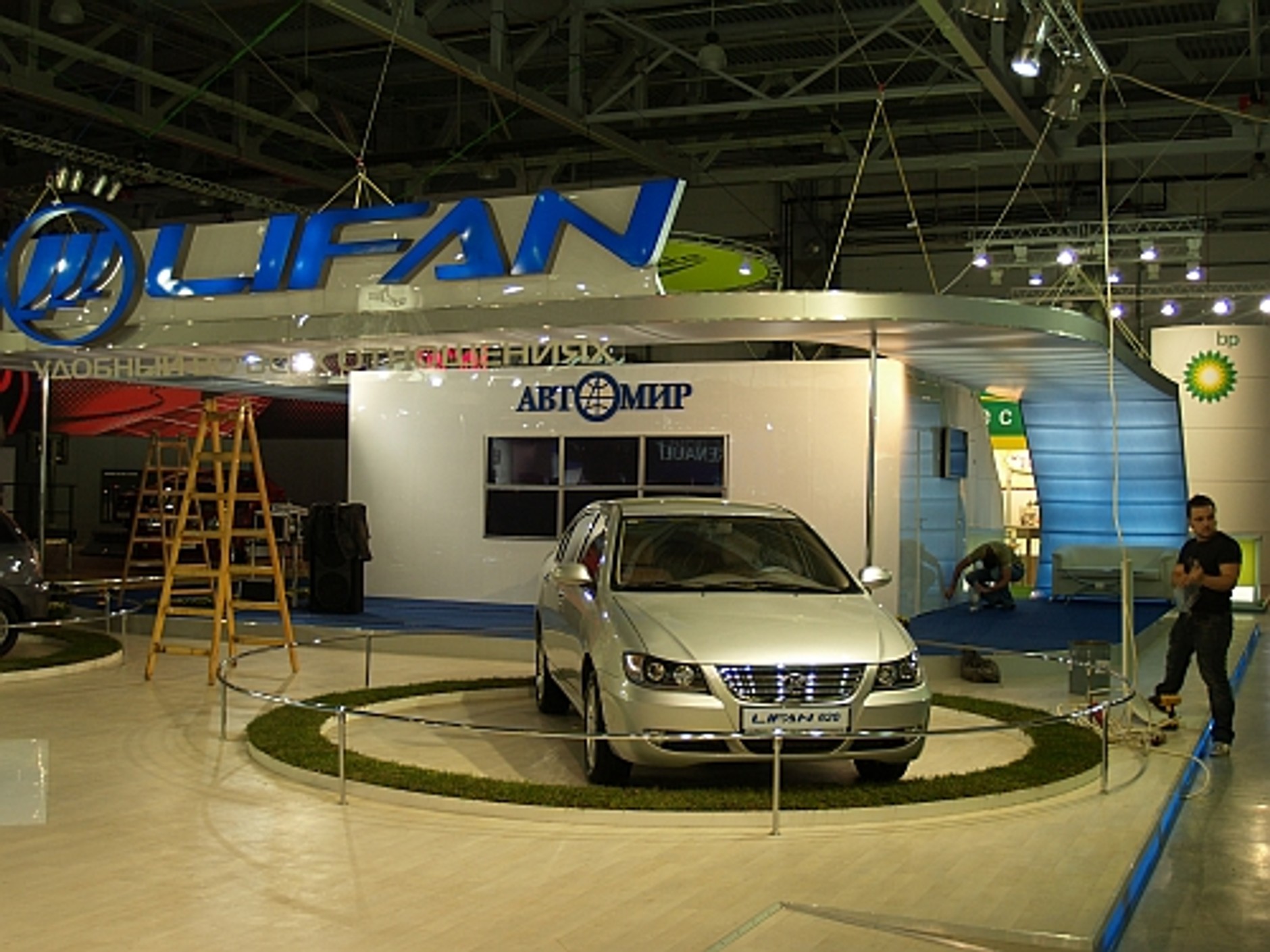 Światowe premiery prosto z Moskwy. Moscow Motor Show 2008