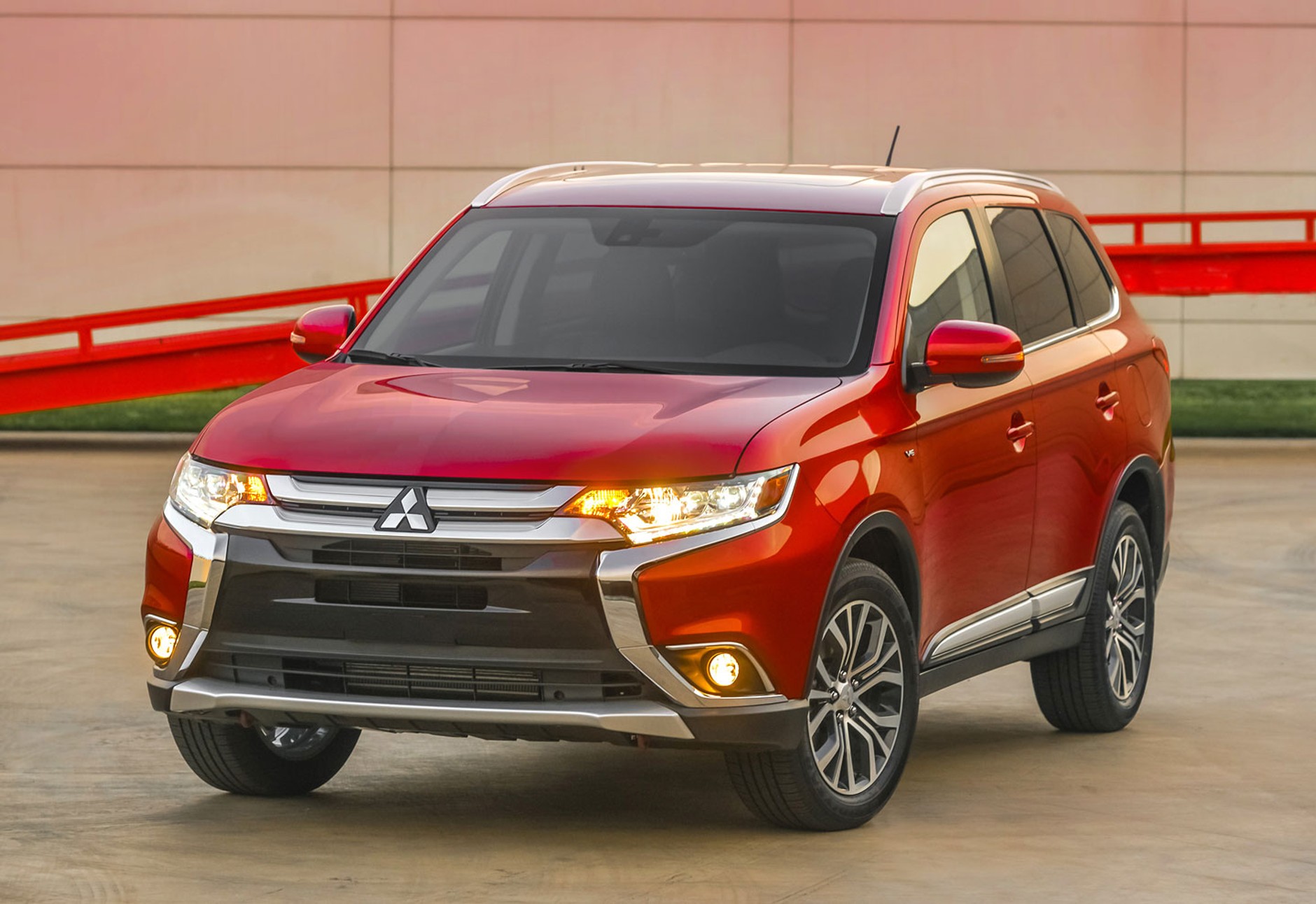 Mitsubishi Outlander 2016 - nowa era marki