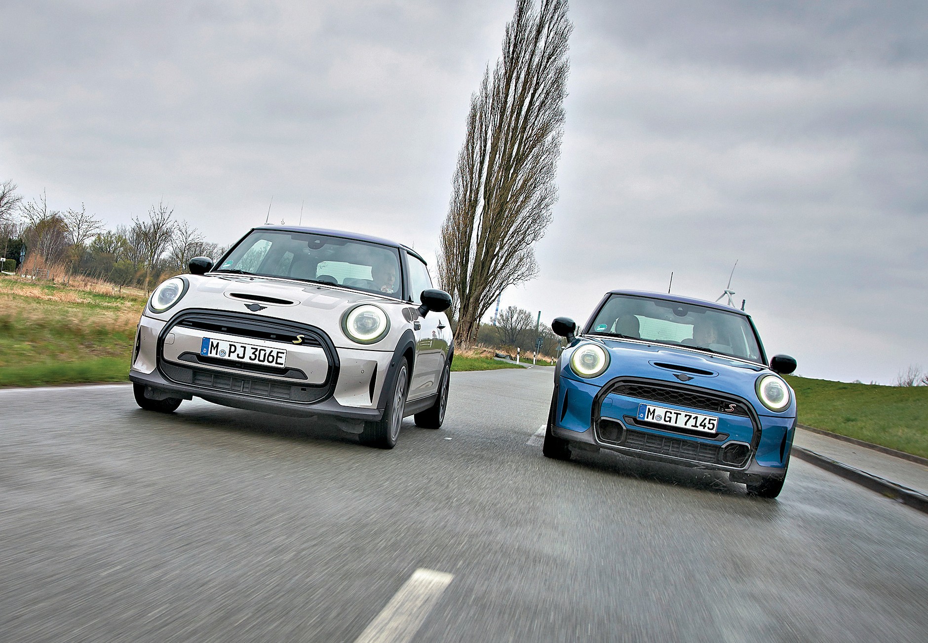 Grymas MINI wygląda na nieco niezadowolony, ale obie wersje dają mnóstwo frajdy.