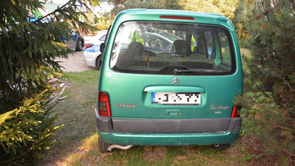 Wjechał na prywatną posesję i uszkodził zaparkowane tam auto. Powód był aż nadto oczywisty