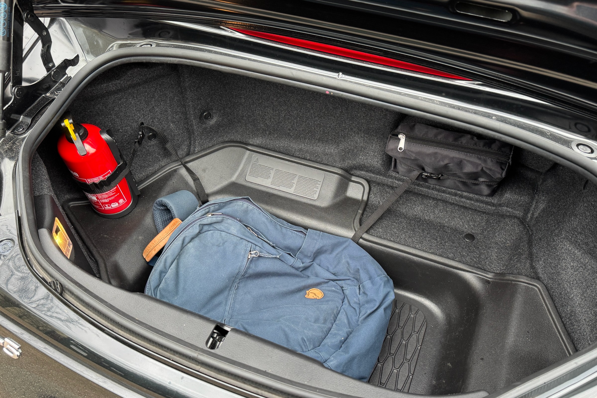 Przeterminowana gaśnica w samochodzie. Czy grozi za to mandat?