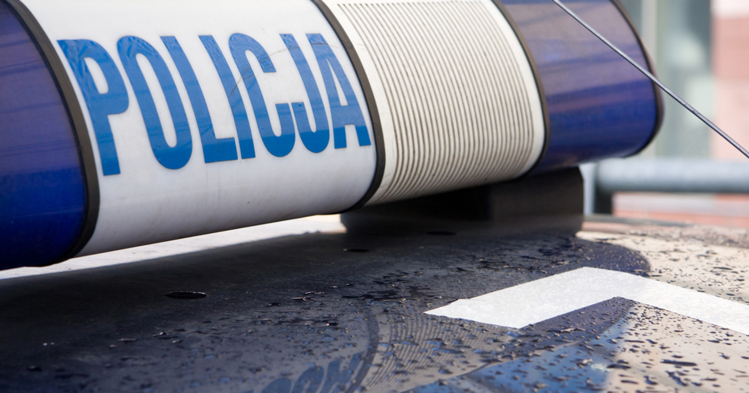 Policjanci dostali zgłoszenie. Kierowcy drogę zablokowali przechodnie