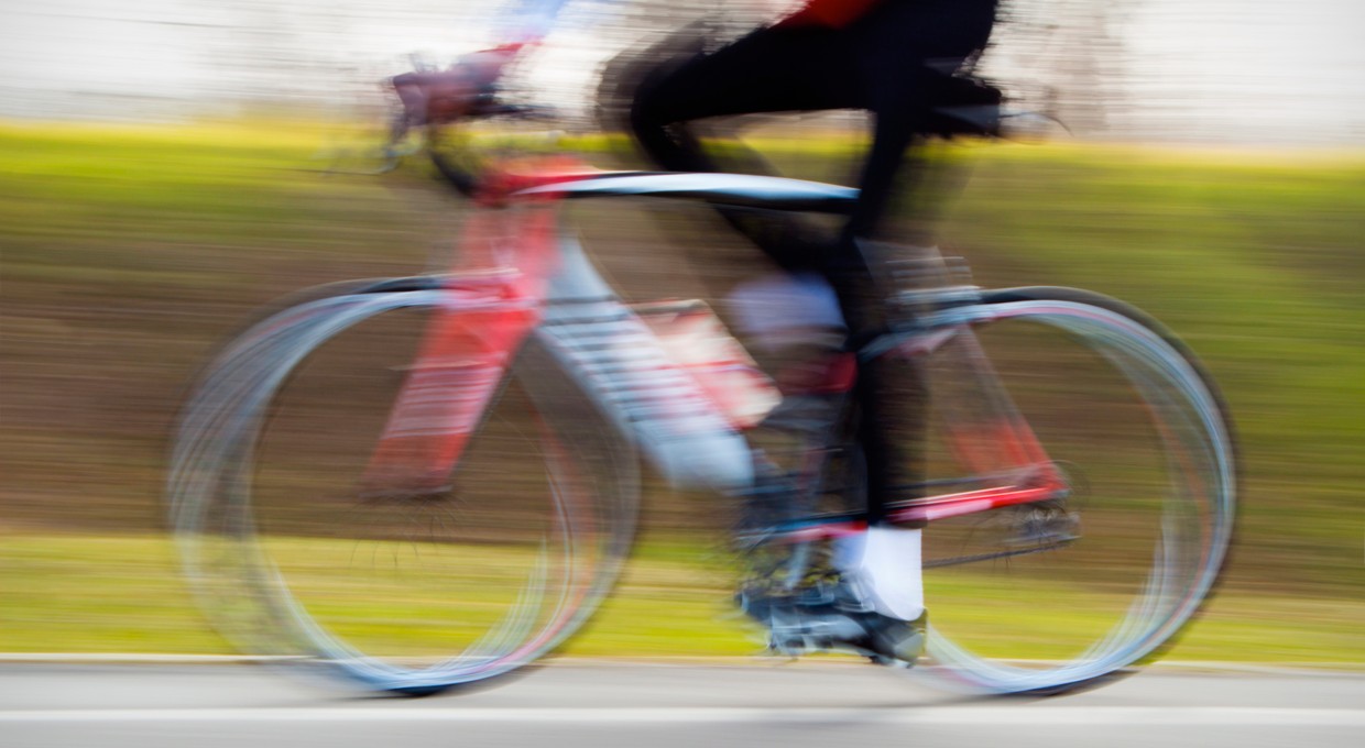Rowerem po alkoholu? Oto, co grozi za jazdę „na podwójnym gazie”