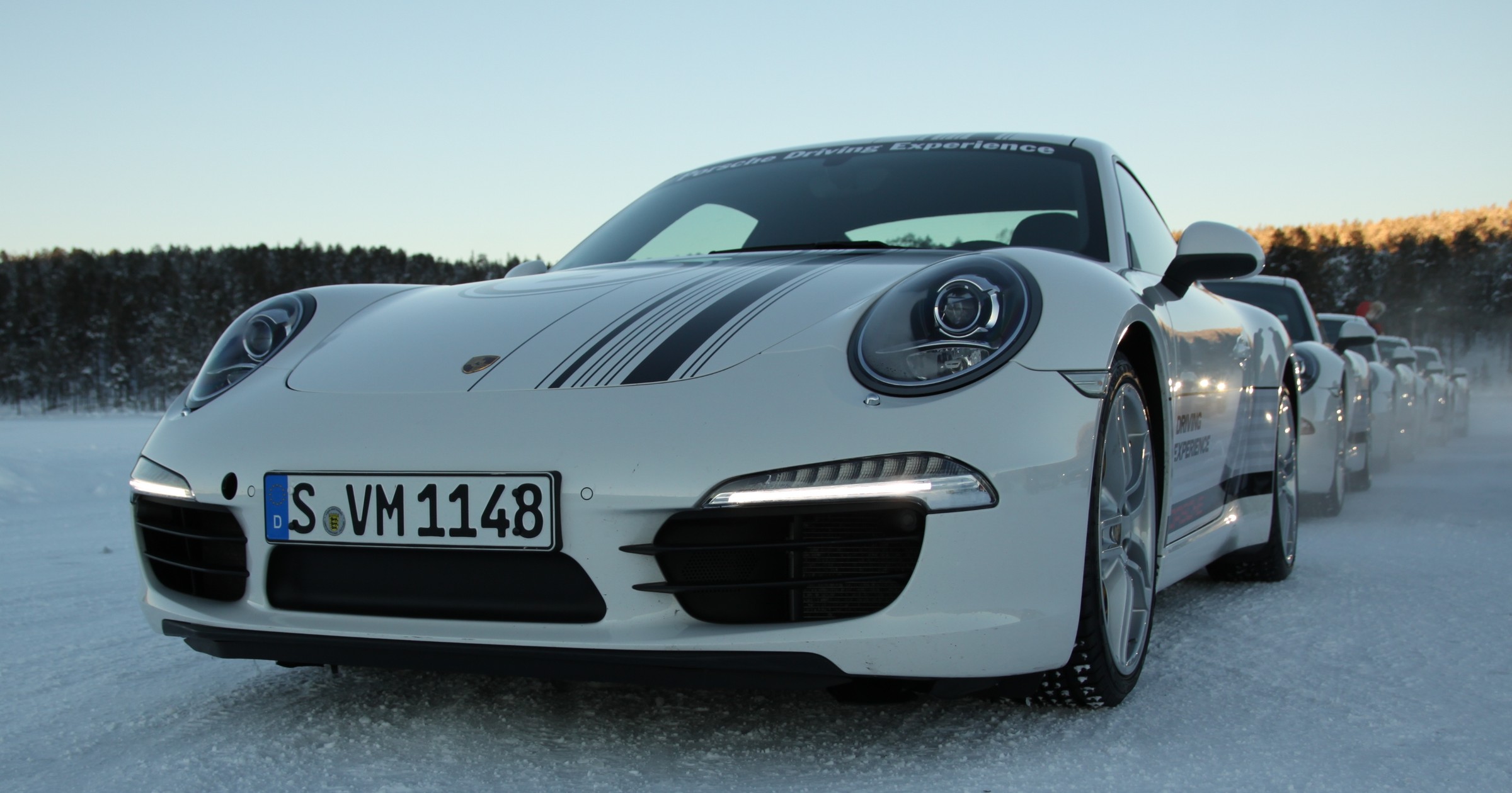 Porsche na zamarzniętym jeziorze