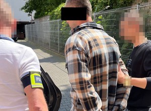 Remontował stare samochody. Policjanci odkryli jego tajemnicę