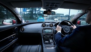 „Przezroczyste” słupki i ekran HUD na całej szybie