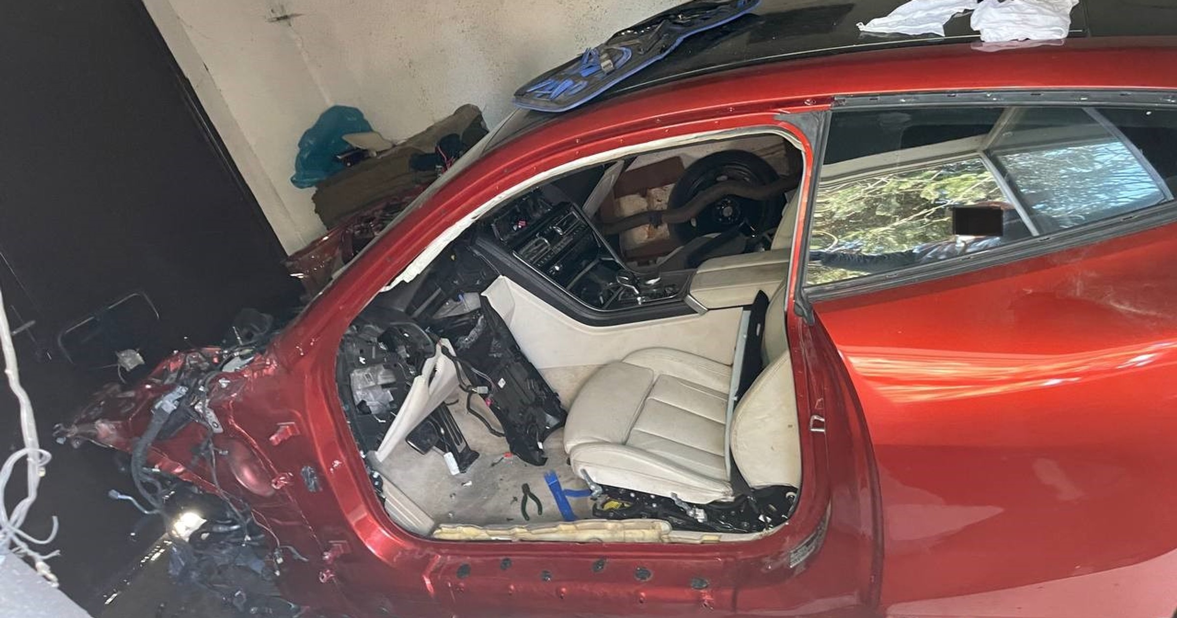 Odnaleźli skradzione BMW M850i. Nie nadaje się do jazdy