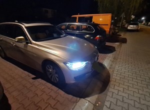 Zaparkował na noc swoje BMW. Zapomniał o włączonym silniku