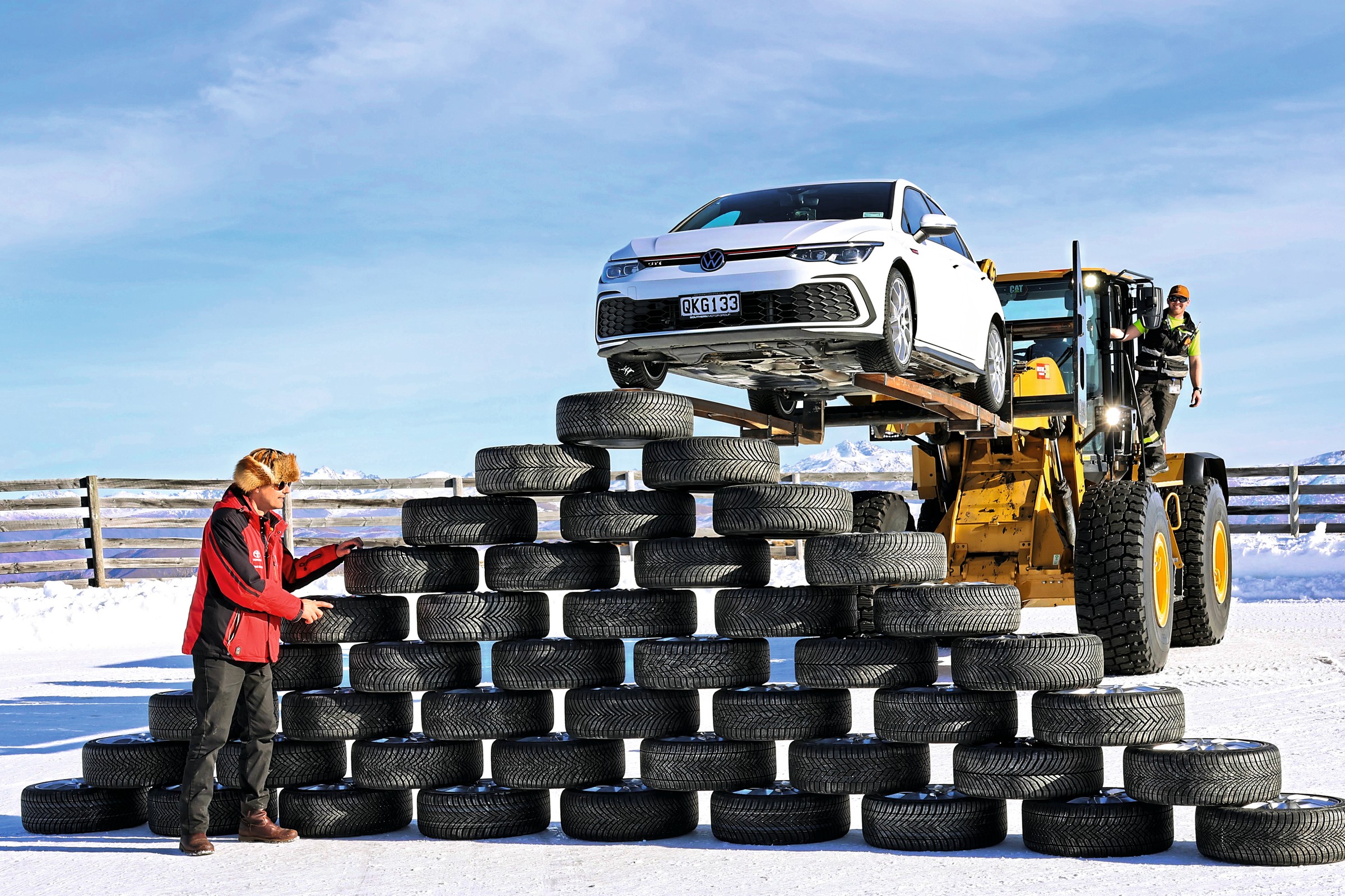 Największy test opon całorocznych 2025. Sprawdziliśmy aż 30 modeli. Które są lepsze od zimówek?