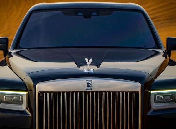 Pandemia, kryzys? Nie przeszkodziły Rolls-Royce'owi w pobiciu rekordu sprzedaży